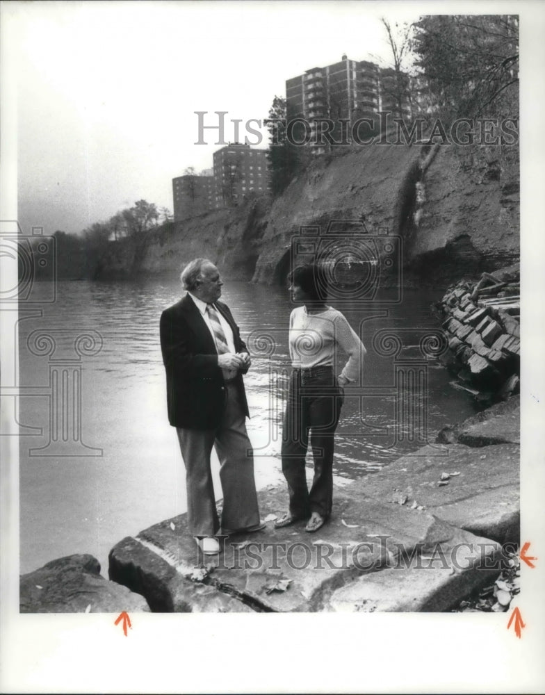 1981 Press Photo Dr. Joseph Albrech and Tippett Diane in Waterford Condo. - Historic Images