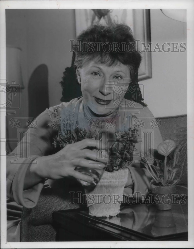 1956 Press Photo Actress Judith Anderson Watering Plants - Historic Images