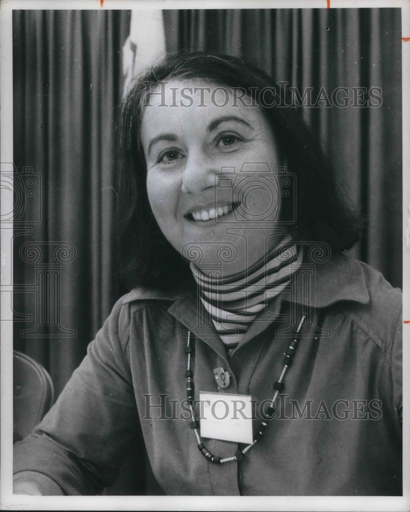 1975 Press Photo Female Execs Marianne Burge - Historic Images