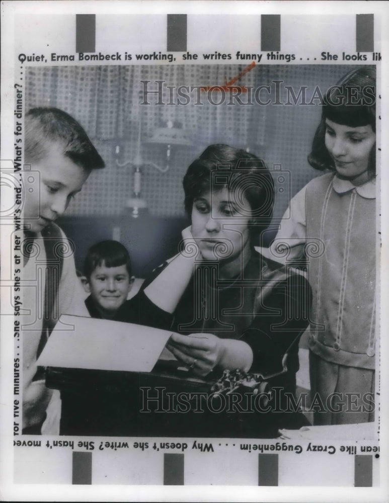 1965 Press Photo PD Writer Erma Bombeck and Children - Historic Images