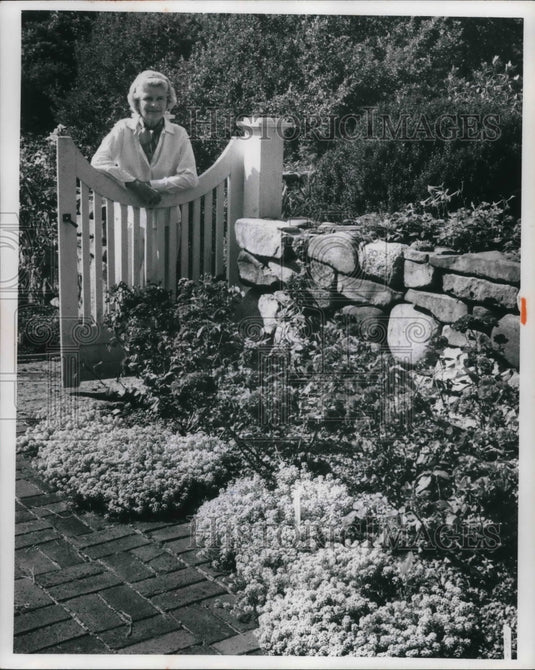 1972 Press Photo Mrs. Bole's garden on her Kirtland Estate. - Historic Images