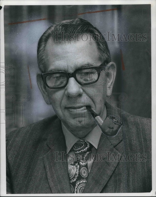 1971 Press Photo Walter M. Boone Clerk at Richmond Heights. - cva03282 - Historic Images