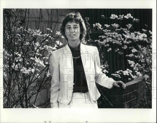 1988 Press Photo Horticulturist Robin Armstrong - Historic Images