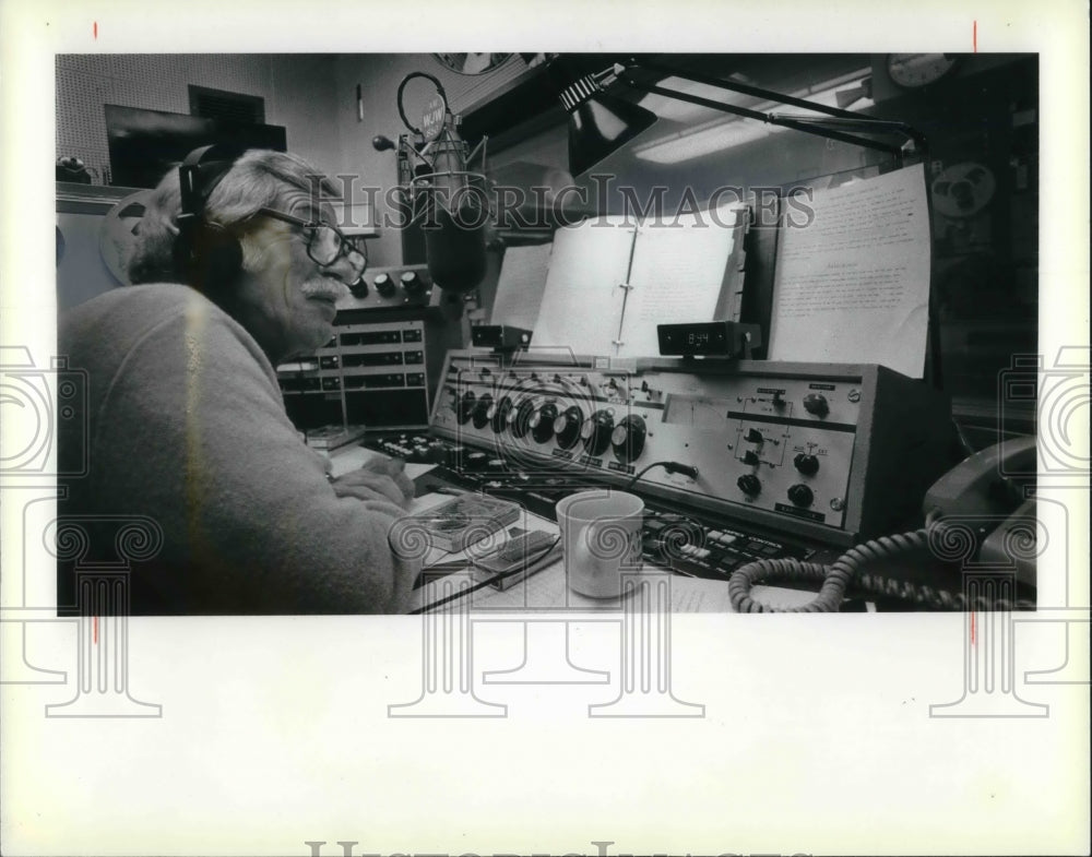 1979 Press Photo Tom Armstrong on WBBG radio - Historic Images