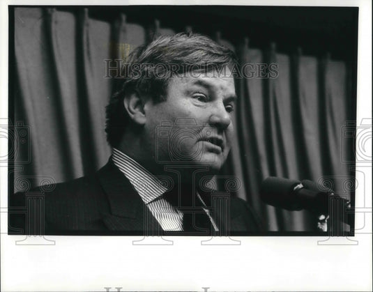 1988 Press Photo City Club Speaker R.W. Apple - Historic Images