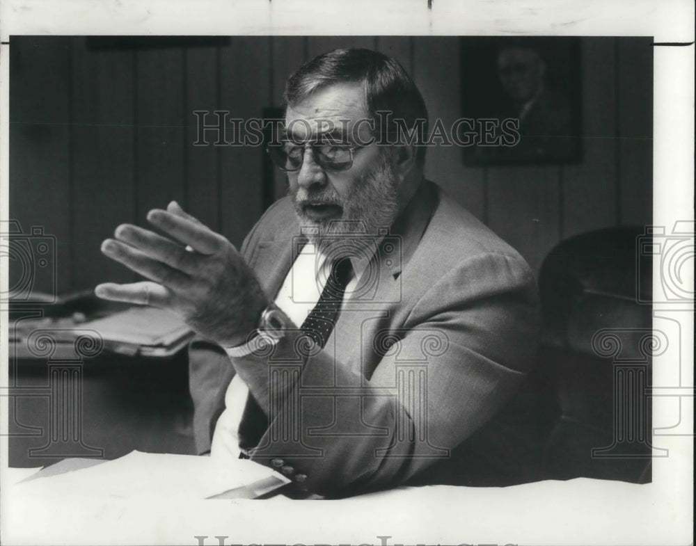 1982 Press Photo Administrator Eugene F. Burns - Historic Images