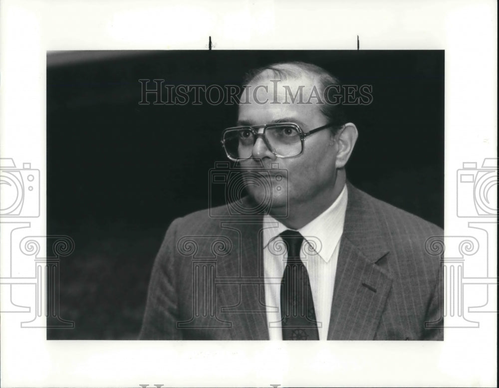 1985 Media Photo C. Thomas Burke at Statler press conf. - Historic Images