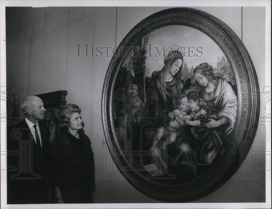 1966 Press Photo Mr & Mrs Bole at private art gallery behind Holden home - Historic Images