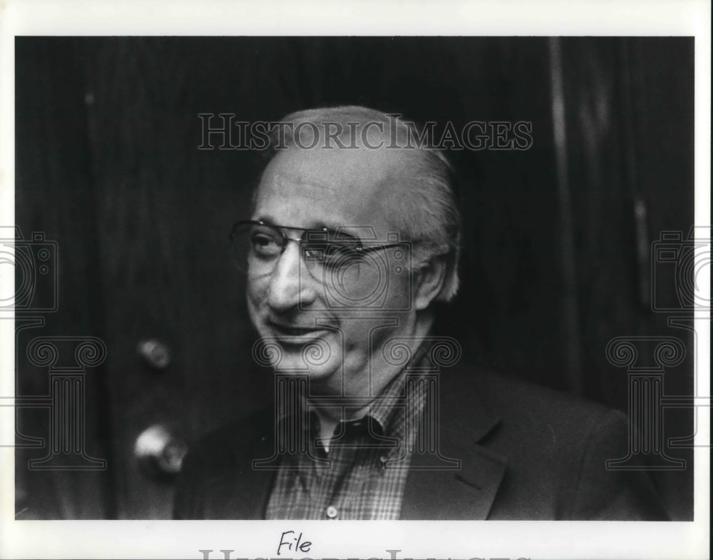 1989 Press Photo Robert Brindza President Of AFSCME,Ohio Council Sitting Down - Historic Images