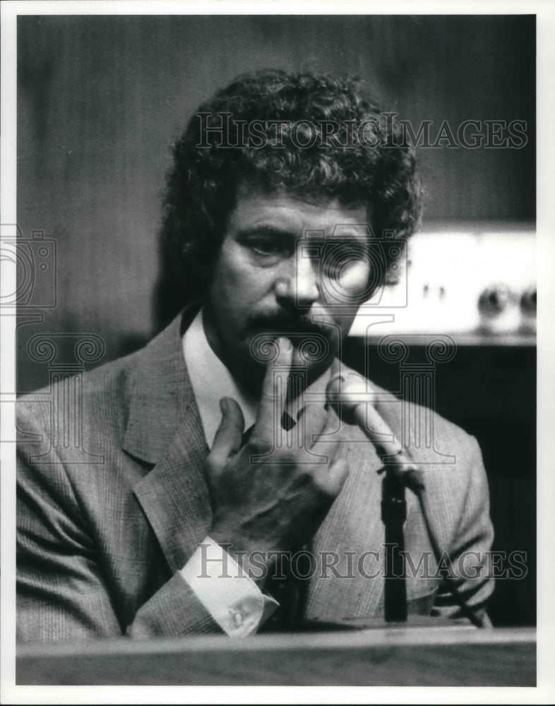 1976 Press Photo William L Brown dad of Warren Paxton Brown at sons trial - Historic Images