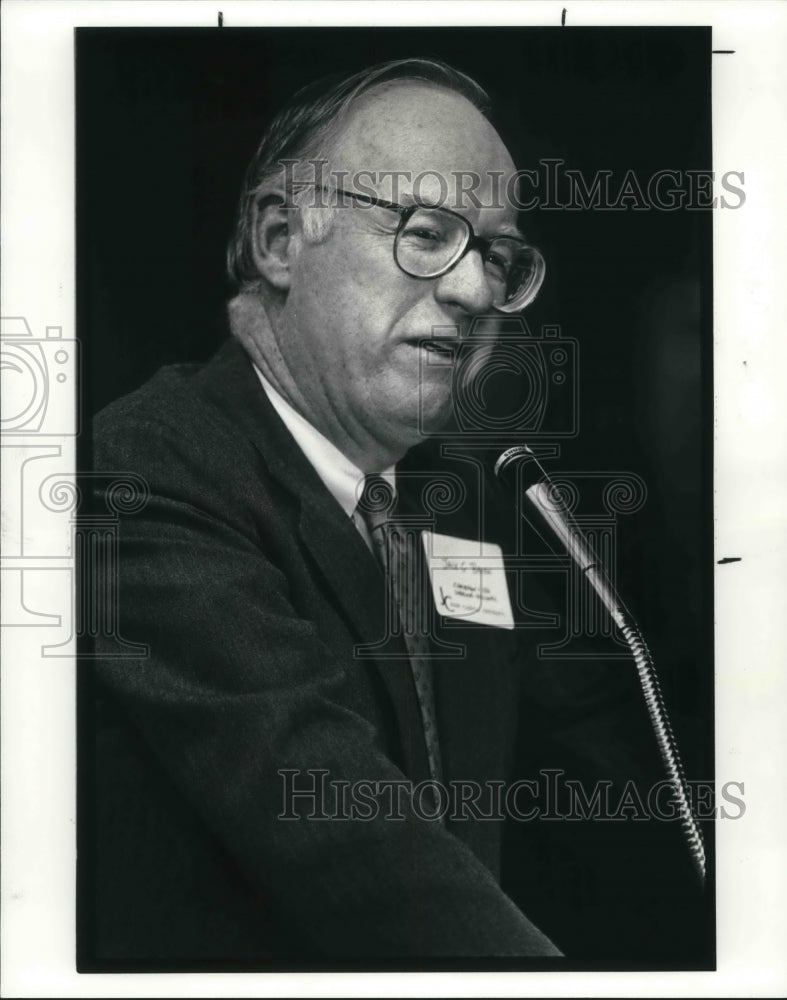 1987 Press Photo John Breen, chairman of Sherwin Williams at John Carroll Univ. - Historic Images