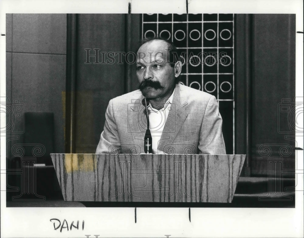 1989 Press Photo Dani Brand speaker at the Temple  Emanu El - Historic Images