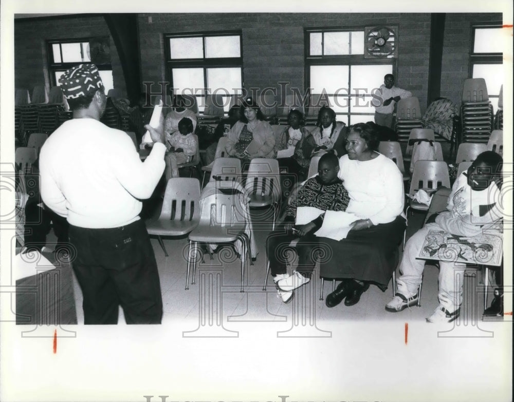 1993 Media Photo John Bradley speaks to mothers and children at camp Neosa - Historic Images