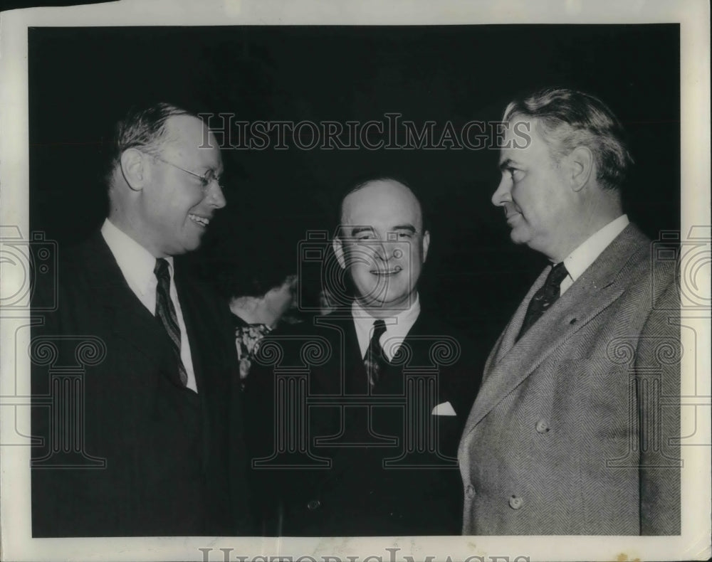 1938 Press Photo Republican men talk at Republican State Convention in Ohio. - Historic Images