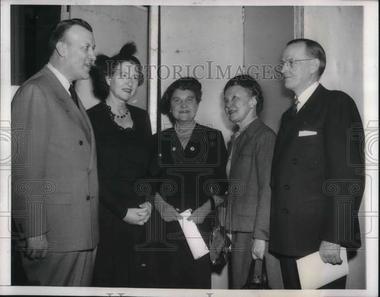 1953 Press Photo Gov.Theodore R. Mckeldin of Maryland with GOP Womens at N.Y. - Historic Images