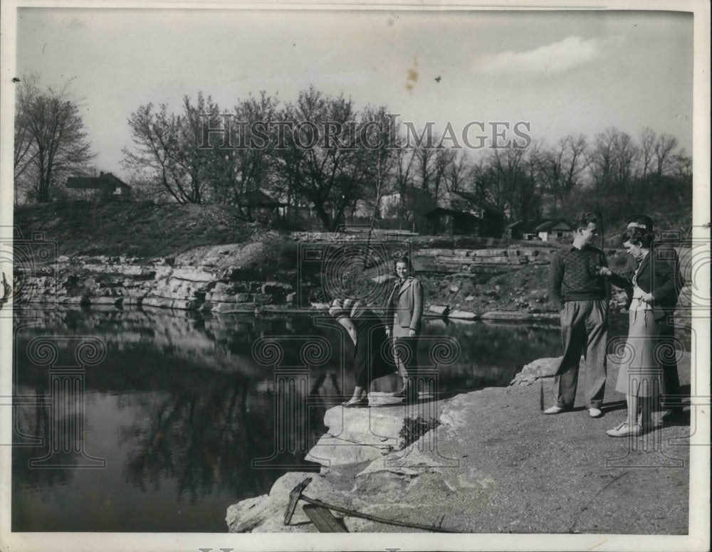 1937 Press Photo Case Western Students Search Quarry For Ruth Baumgardner - Historic Images