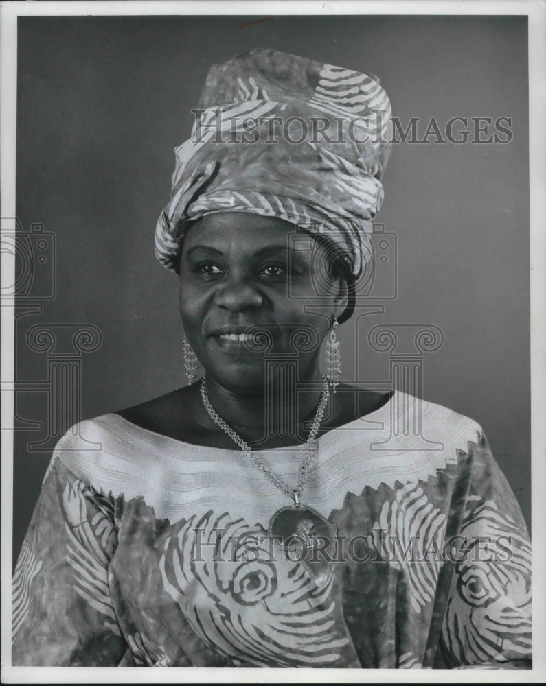 1971 Press Photo Woman Modeling African Fashions - Historic Images