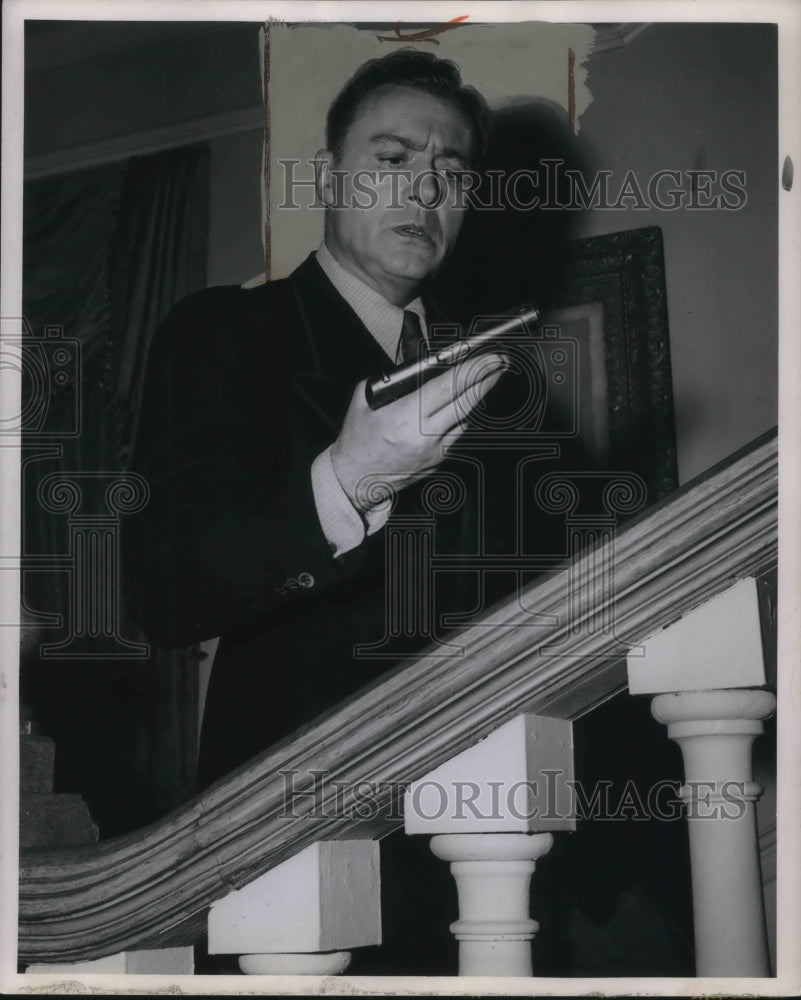 1953 Press Photo Charles Boyer while holding a gun - Historic Images