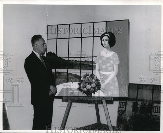 1965 Press Photo Jerry D Berneche "Figure and Bouquest" - Historic Images
