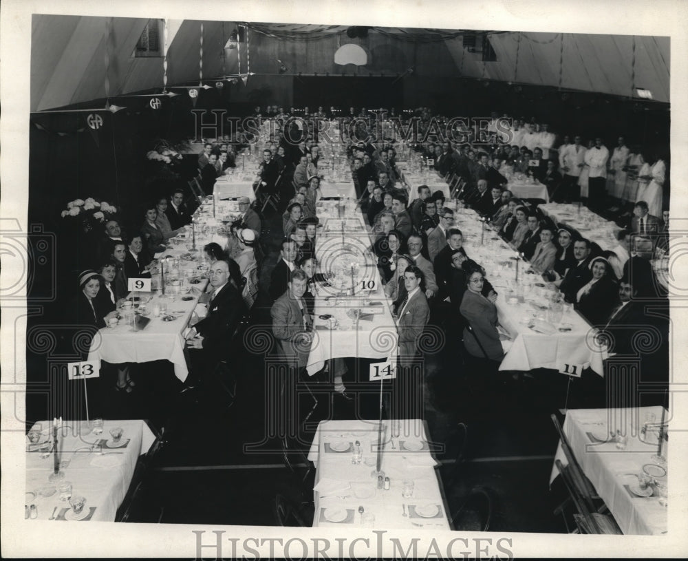 Press Photo Professionals Seated at Banquet Hall - Historic Images