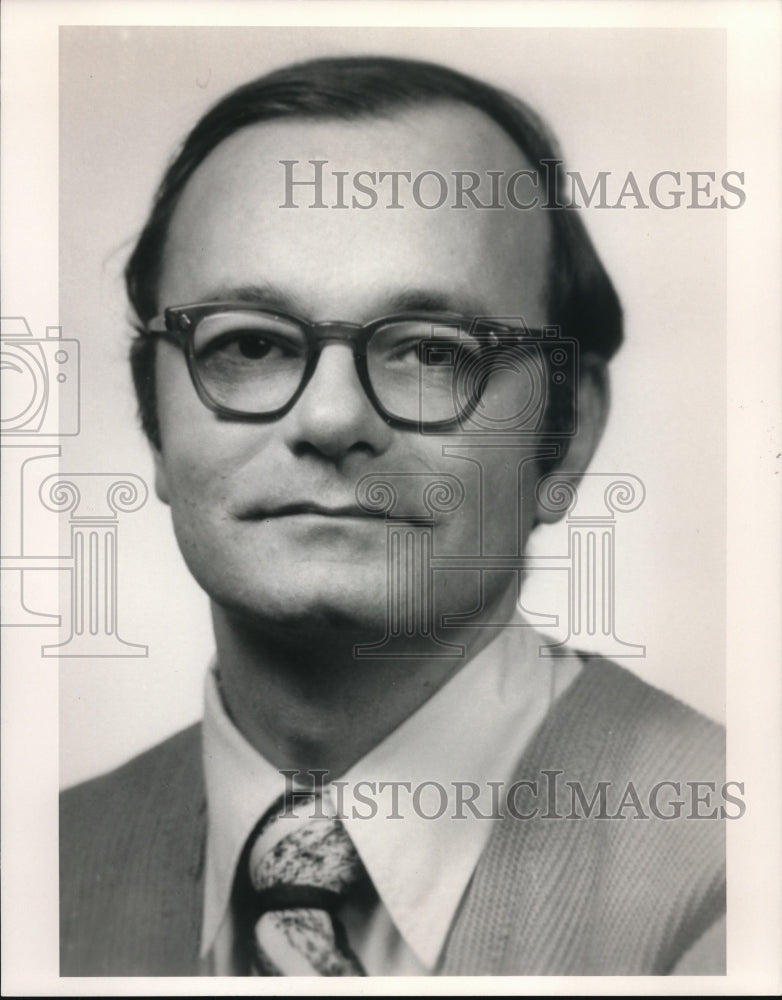 1984 Press Photo Richard D. Antrim Dir Engineering Bollind Div Intercole Boll Co - Historic Images