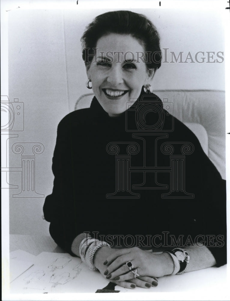 1992 Press Photo Linda Allard - Historic Images