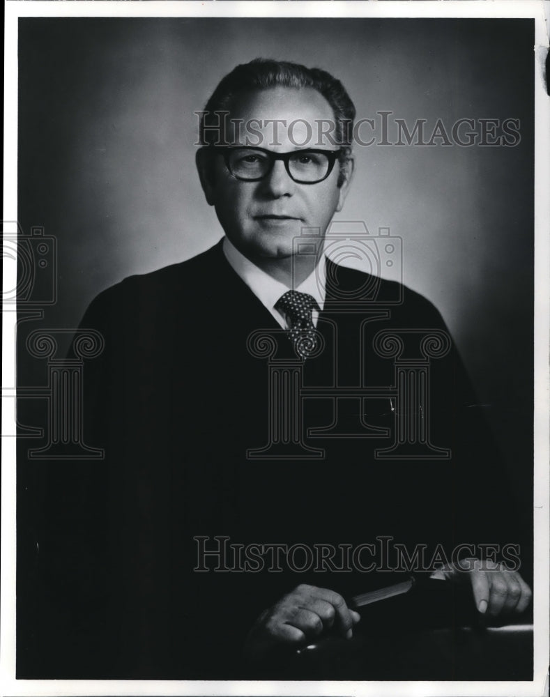 1977 Press Photo Judge Frank Battisti - Historic Images