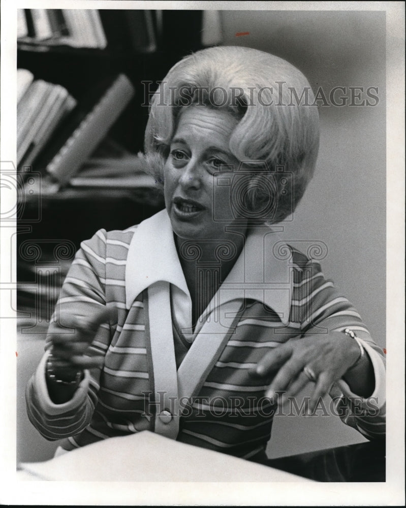 1972 Press Photo Mrs. Bedford F. Biles VP Kent State University - Historic Images