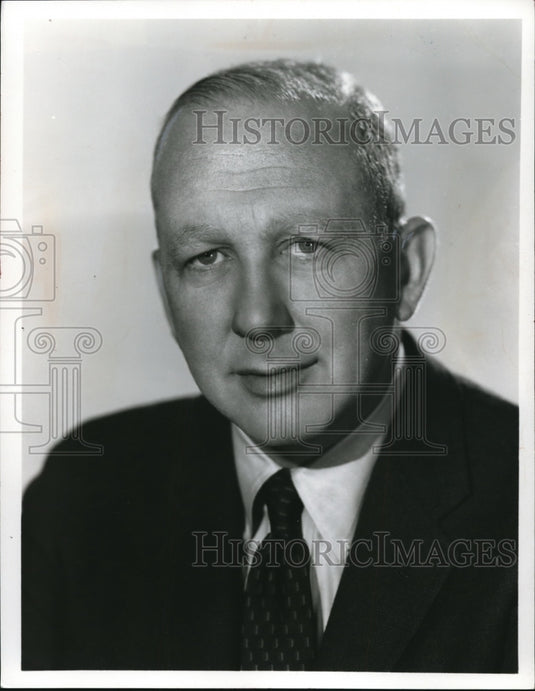 1969 Press Photo Benjamin Burton CBS TV Reporter - Historic Images