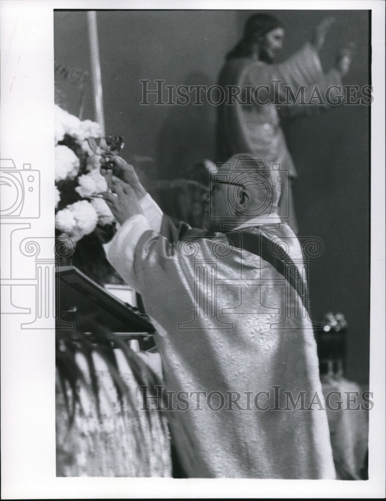 1966 Press Photo Jose Cardinal Baron Mass in Our Lady of Lourdes Church Cleve - Historic Images