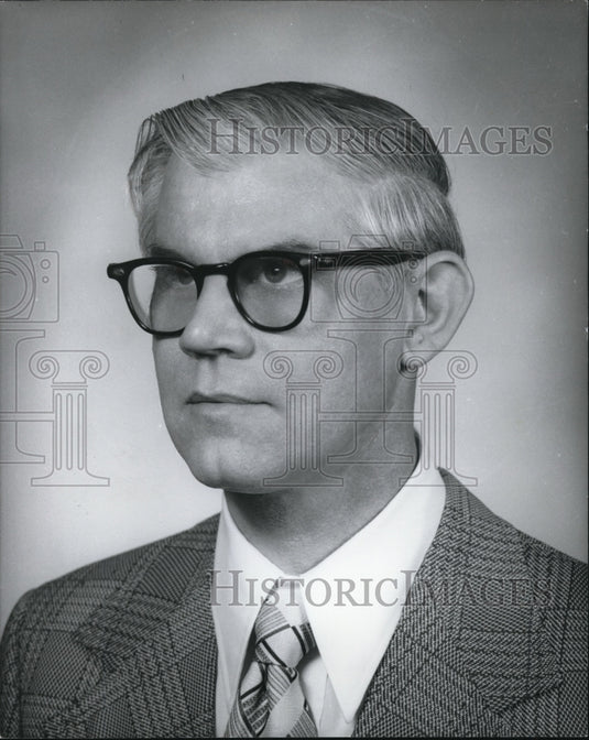 1976 Press Photo Larry Burkhart Vice PResident Operations Tenna Corporation - Historic Images