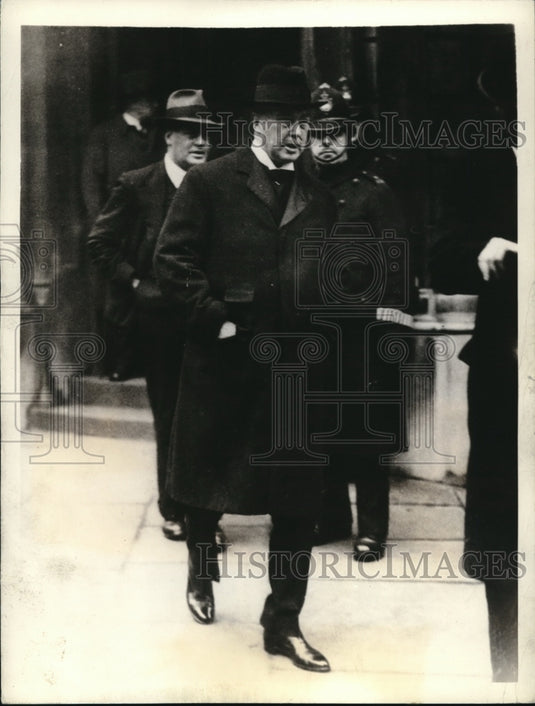 1933 Press Photo Duke of Atholl leaves Bow Street Court. - cva05623 - Historic Images