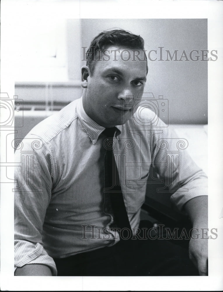 1971 Media Photo Wayne U. Bettendorf, Cuyahogan Community College professor - Historic Images