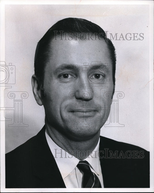 1970 Press Photo John Benagh, Red Cross First-aid Service Chairman - Historic Images