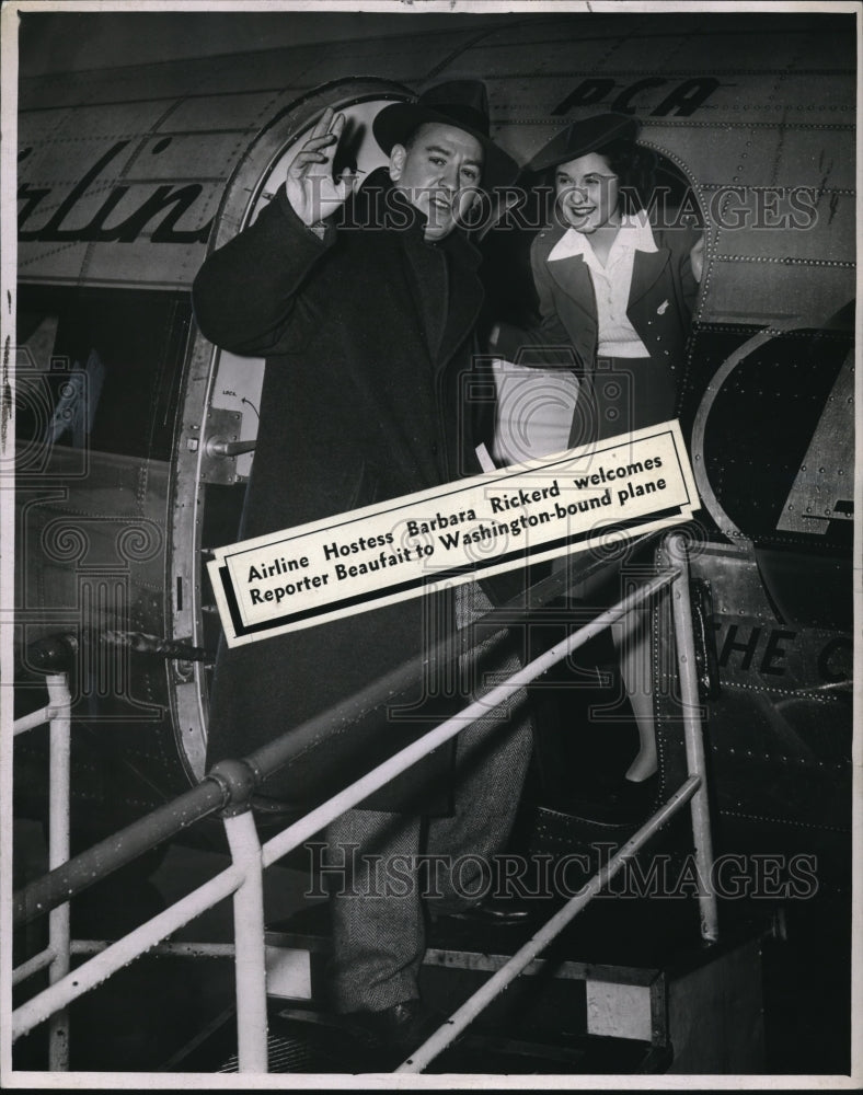 1946 Press Photo Howard Beaufort News Reporter and Barbara Rickerd at Airport - Historic Images