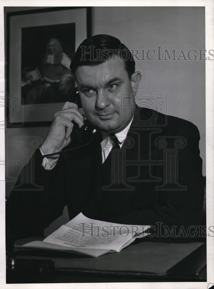 1943 Press Photo Gov. John W. Bricker Today appointed Robert L. Barton - Historic Images