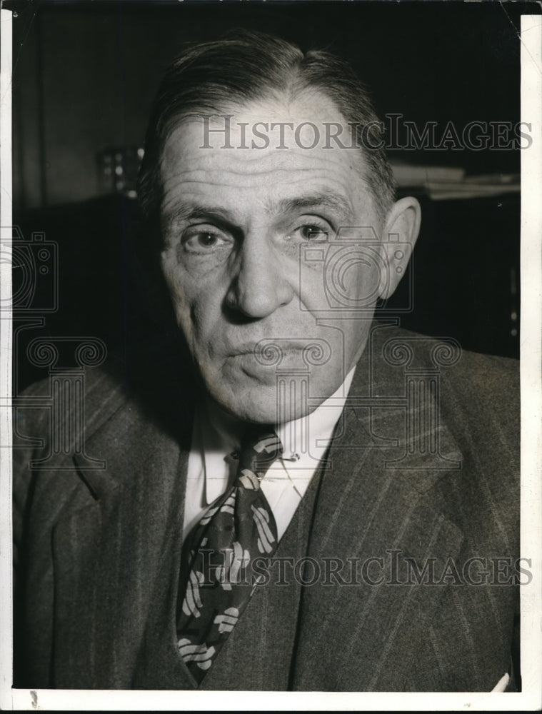 1941 Media Photo Dr. Robert Bishop at Hospital - Historic Images