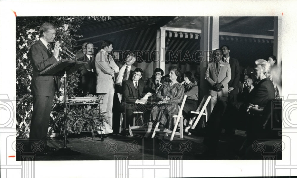 1980 Press Photo President Jimmy Carter Speaks to Group - Historic Images