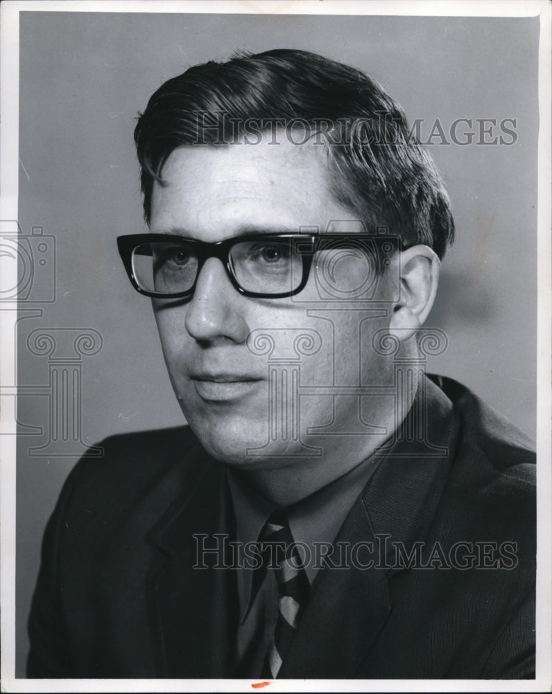 1971 Press Photo PD&#39;s Harding Christ With Black Rimmed Glasses - Historic Images