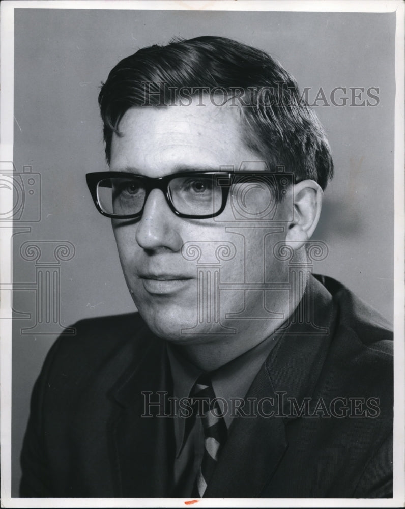 1971 Press Photo PD's Harding Christ With Black Rimmed Glasses - Historic Images