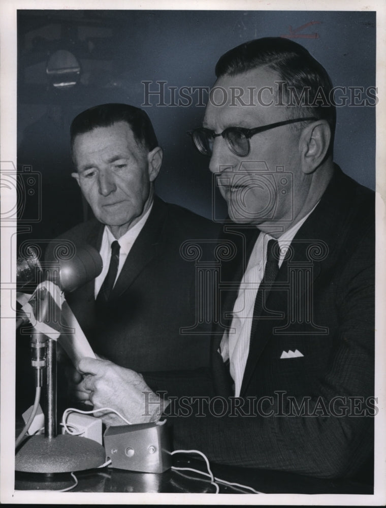 1964 Press Photo Edward V. Cain, new chief police prosecutor Mayor Ralph S. Loch - Historic Images