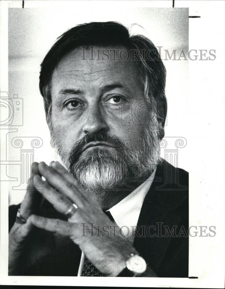 1989 Press Photo Governor Richard Celeste at the Northeast Pre-Release center - Historic Images