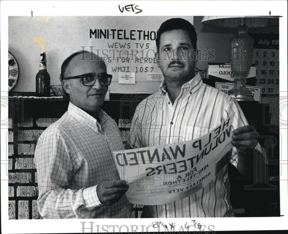 1991 Press Photo Dick Chapman, and Paul Budzik, at the veterans Trasition Home - Historic Images