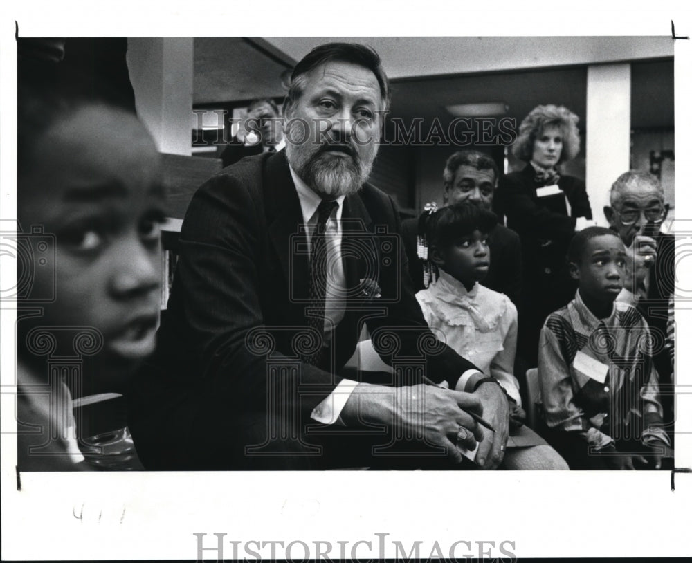 1989, Gov. Dick Celeste as he talks to the kids at Dike Elementary - Historic Images