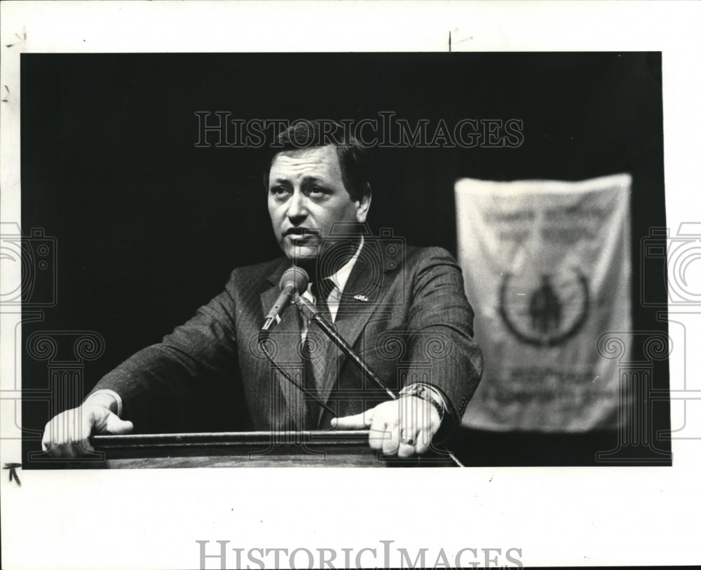 1985 Press Photo Gov. Richard Celeste at Shakerc Hi. - Historic Images