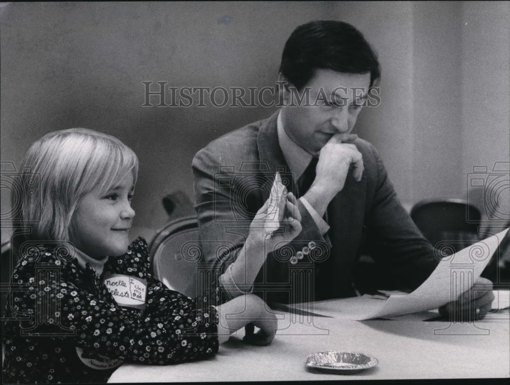 1977 Press Photo Noelle Celeste and dad, Richard - Historic Images