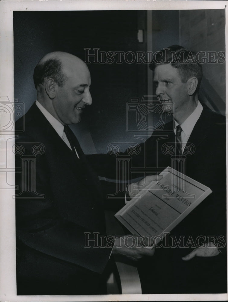 1960 Press Photo Frank P. Celeste receives honorable mention from Robert Rawson - Historic Images