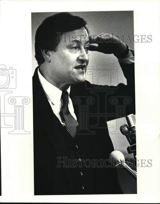 1983 Media Photo Gov. Celeste at the auditorium at the Cleve. Public Library - Historic Images
