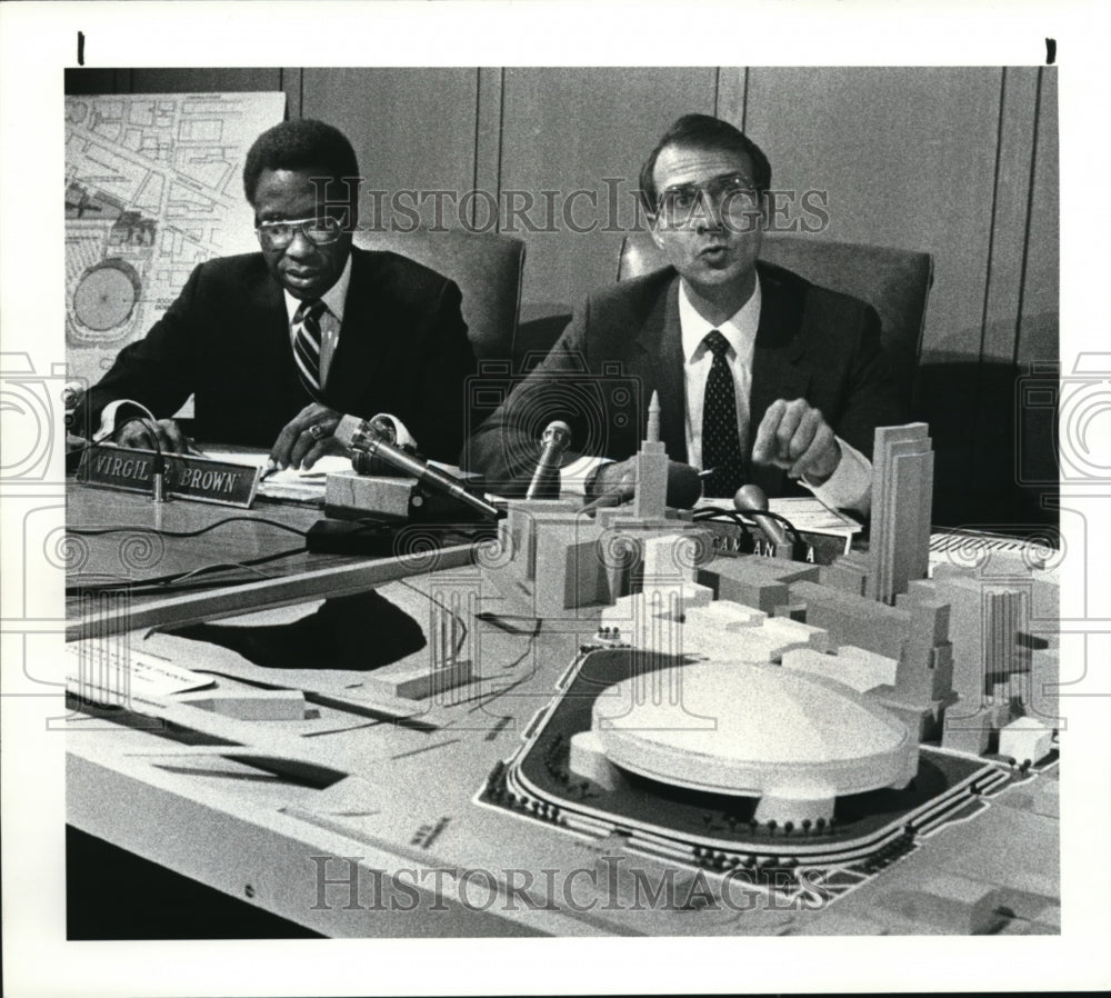 1984 Press Photo Commissioners Virgil Brown and Vincent Campanella - Historic Images