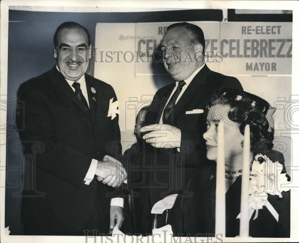 1961 Press Photo Mayor Celebrezze Gov. Michael V. Diselle and Mrs. Celebrezze. - Historic Images